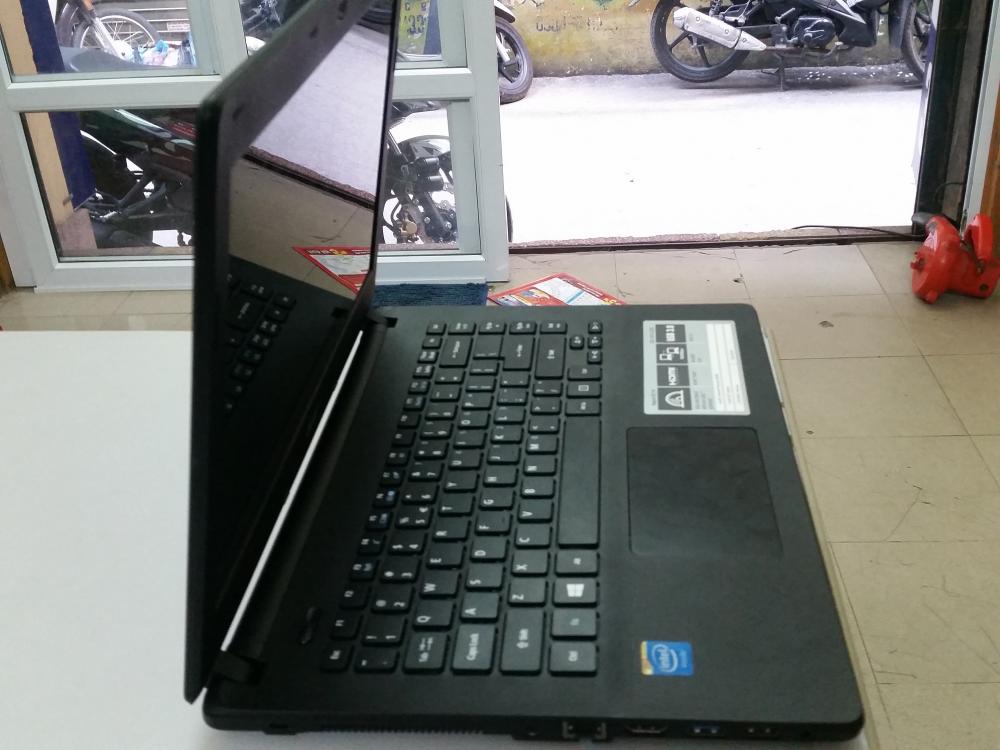 Laptop Acer Aspire ES1 411