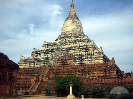 Đền Shwesandaw tại vùng đất huyền thoại Bagan.