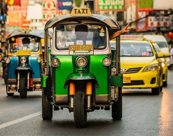 Xe tuk tuk là một phương tiện di chuyển rất phổ biến tại Thái Lan