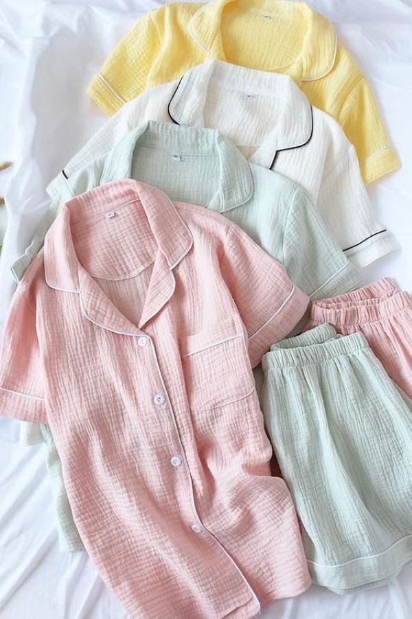 Mẫu pijama đơn giản, màu sắc tươi sáng