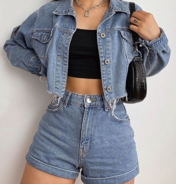 phối đồ với áo bò nữ cùng áo croptop